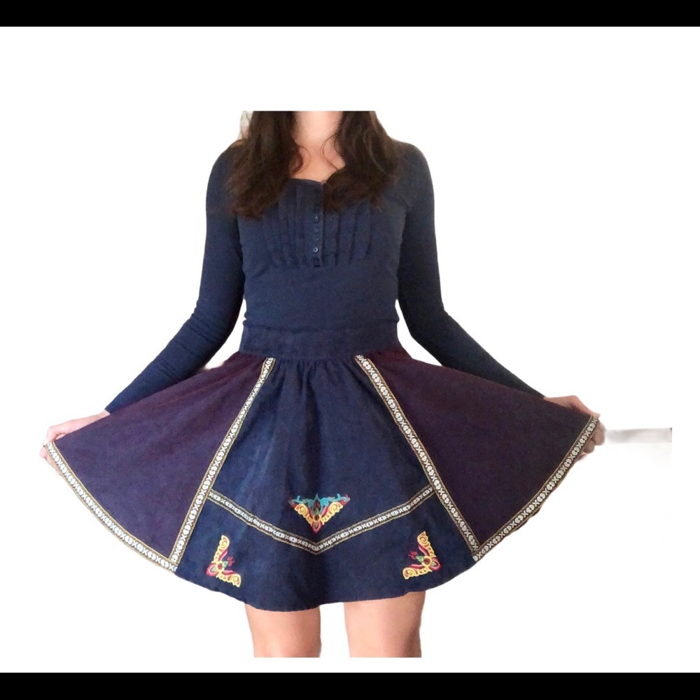 NWT Embroidered Skort